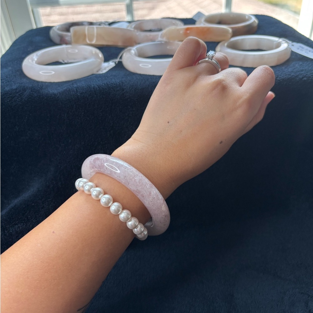 Shetai Jade Bangle - Picture 6 of 7